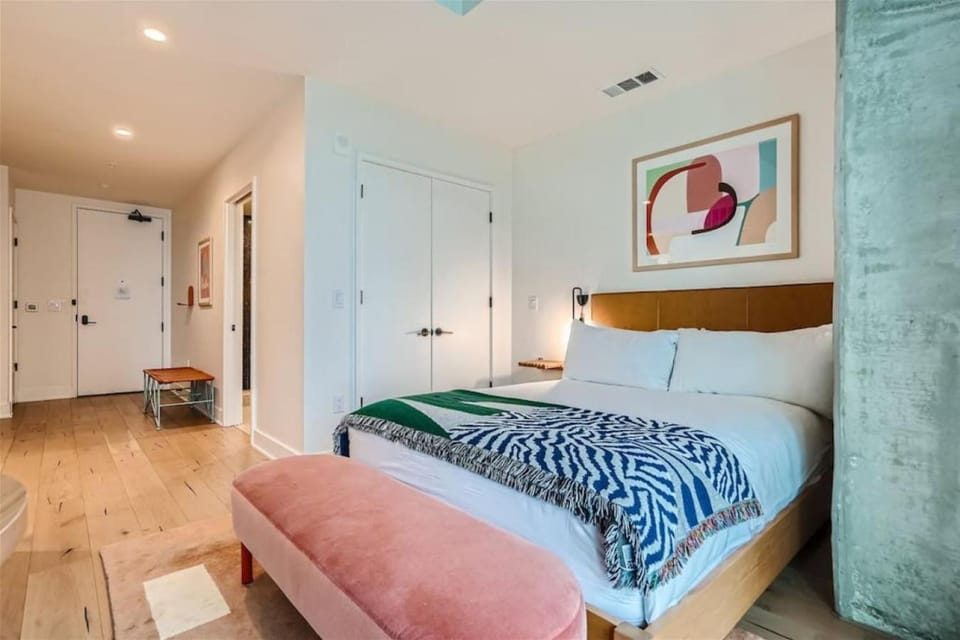 Bed, Photo of the whole room