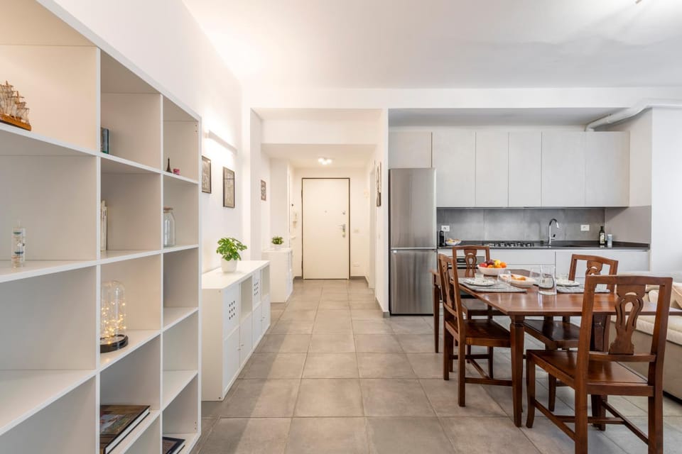 Kitchen or kitchenette, Seating area, Dining area, stove