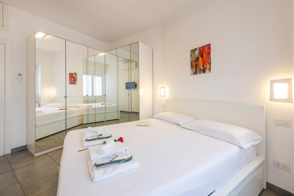 Bed, Photo of the whole room, Bedroom, towels, wardrobe