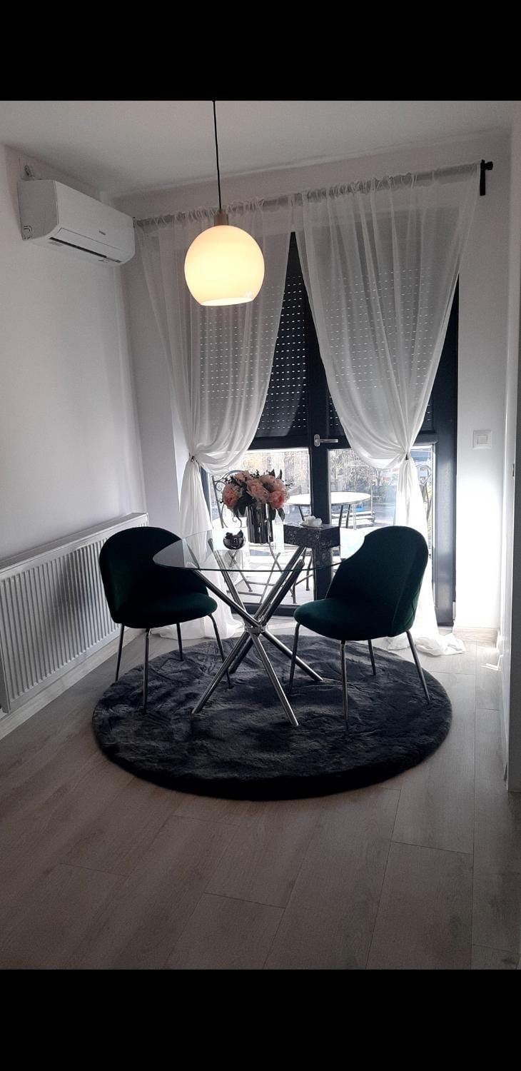 MIA PLUS!! self check-in!! Apartment in Bucharest