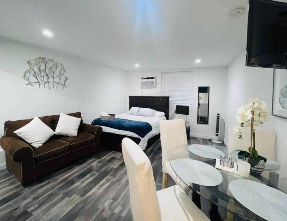 Lovely Sherman Oaks Studio Apartment in Sherman Oaks