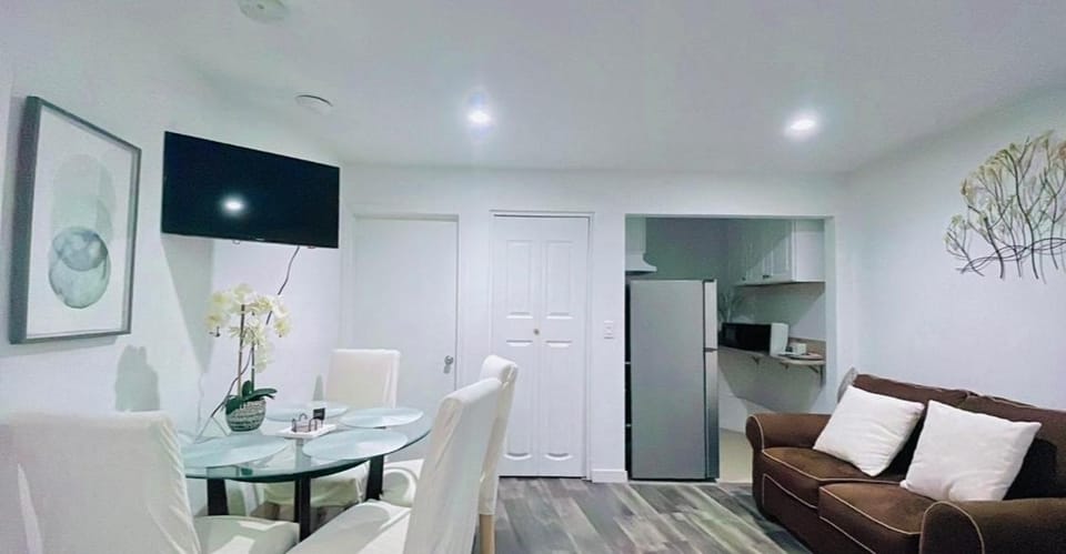 Lovely Sherman Oaks Studio Apartment in Sherman Oaks