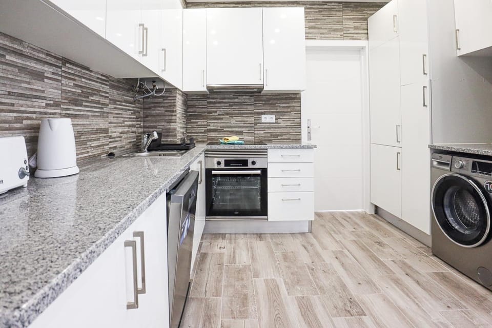 Kitchen or kitchenette, dishwasher, minibar, pet friendly, stove, toaster, washing machine