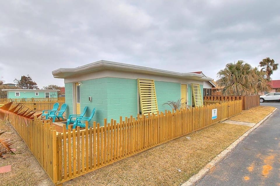 Kona Cottage at Spanish Village House in Port Aransas