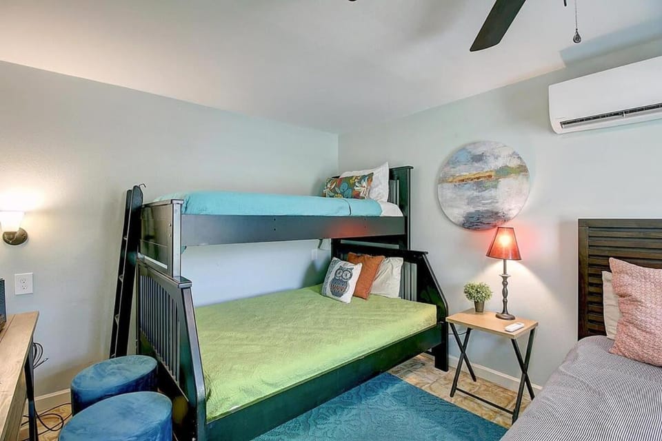 Kona Cottage at Spanish Village House in Port Aransas