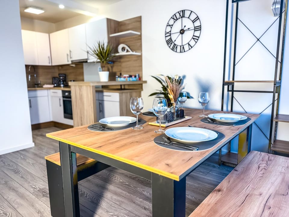 Kitchen or kitchenette, Dining area, pet friendly, stove