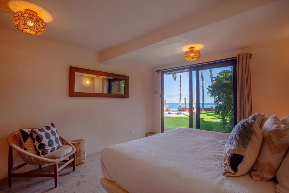 Bed, Garden, View (from property/room), Bedroom