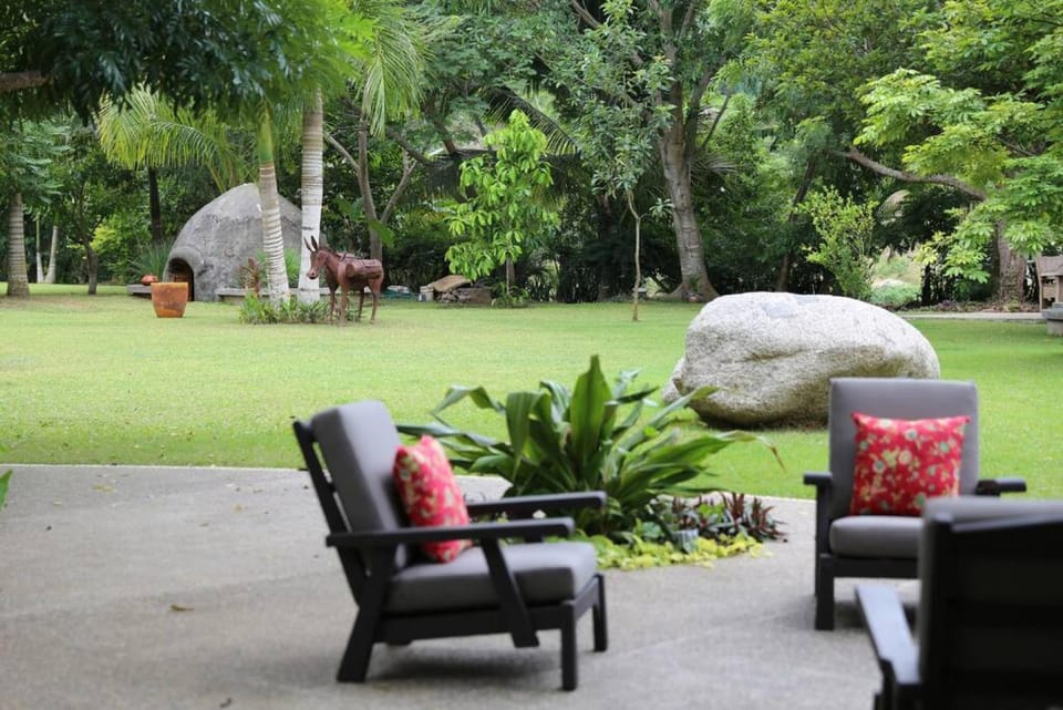 Day, Garden, Seating area, Garden view
