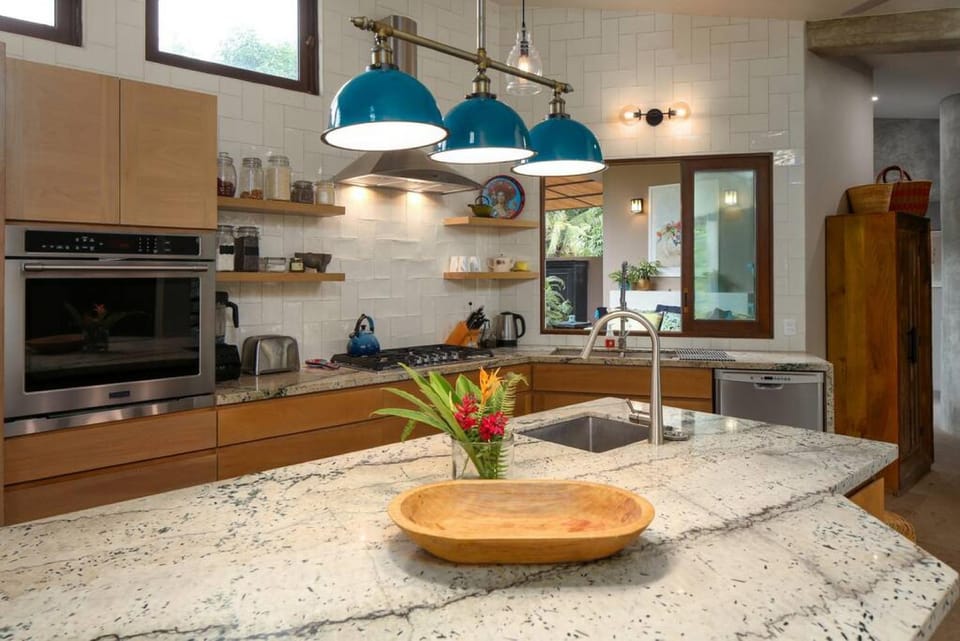 Kitchen or kitchenette, pet friendly, stove