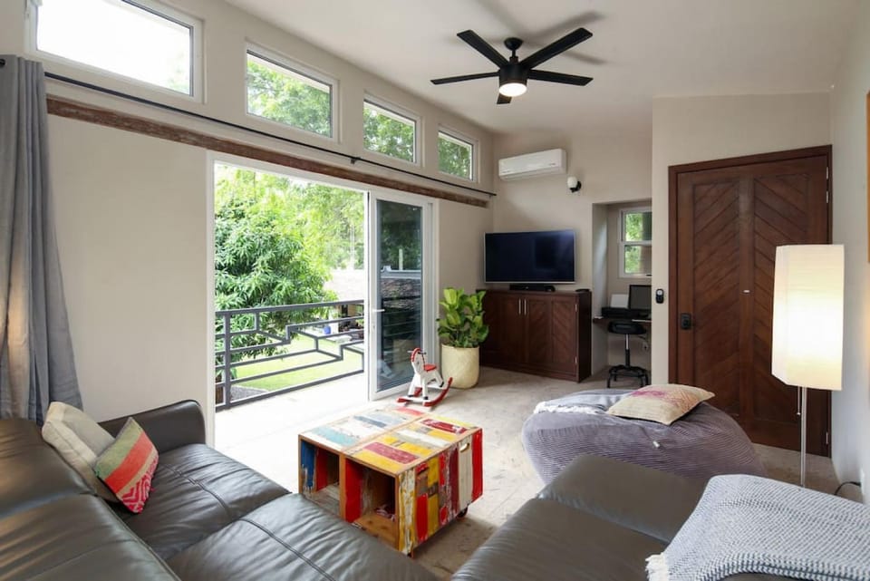 TV and multimedia, Living room, Photo of the whole room, fireplace