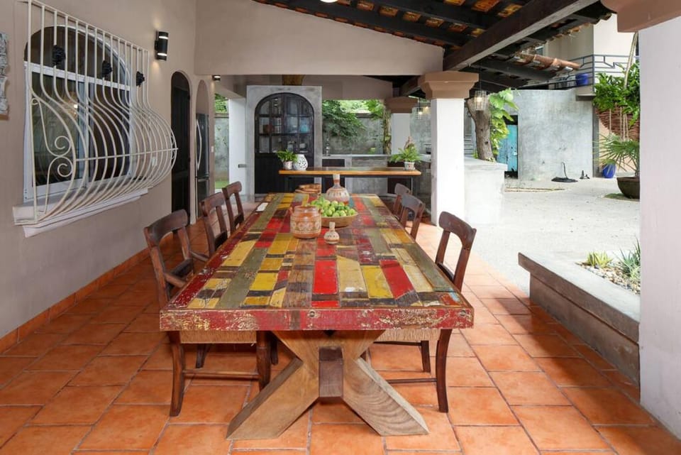 Day, Seating area, Dining area