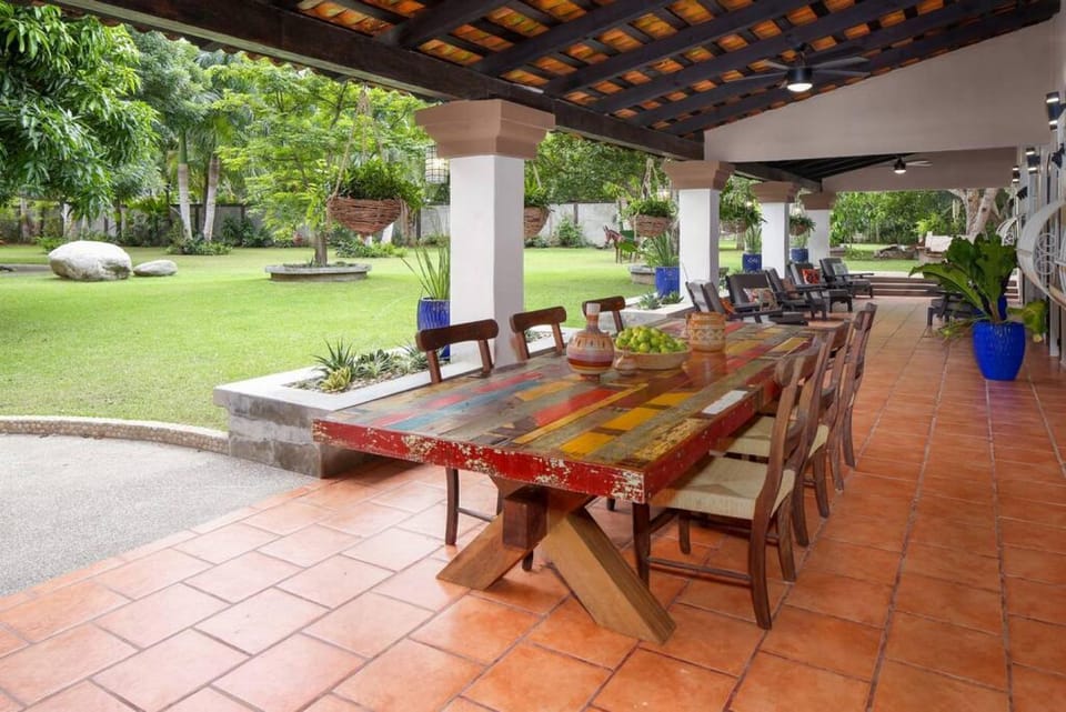 Patio, Day, Garden, Dining area, Garden view