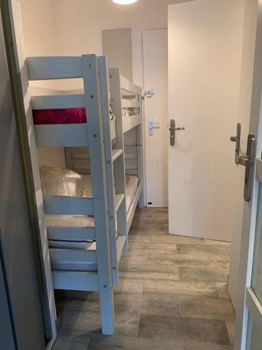 STUDIO REFAIT À NEUF BORD DE MER Apartment in Six-Fours-les-Plages