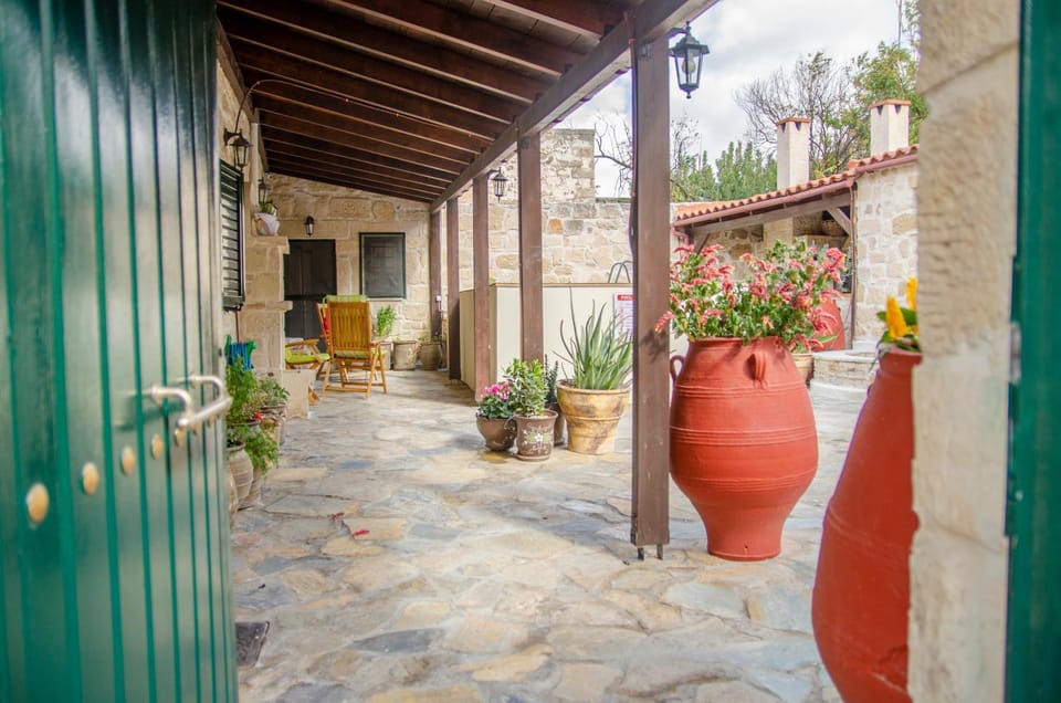 Property building, Patio, Day, Garden, Garden view, Inner courtyard view
