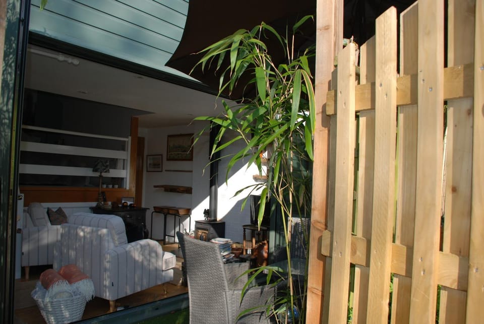 ‘The Den’ Self contained one bedroom annexe. Apartment in Test Valley District