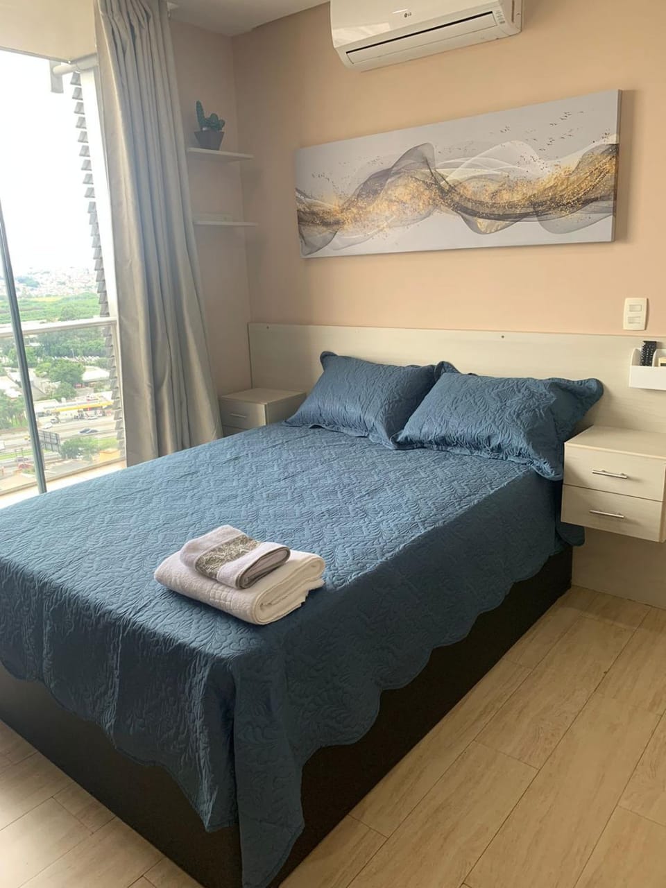Bed, Photo of the whole room, air conditioner