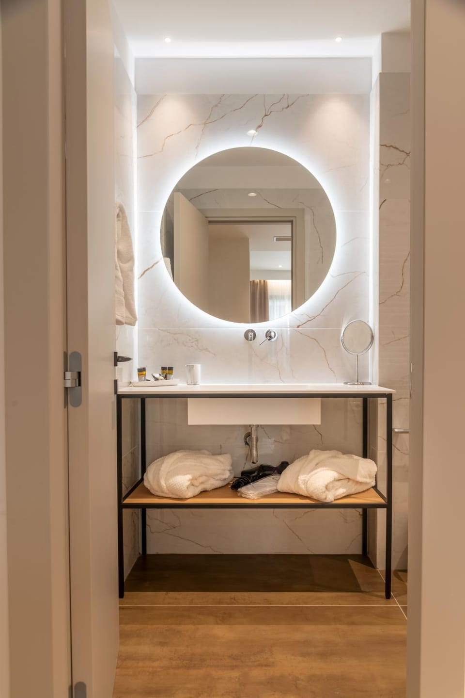 Toilet, Bathroom, towels