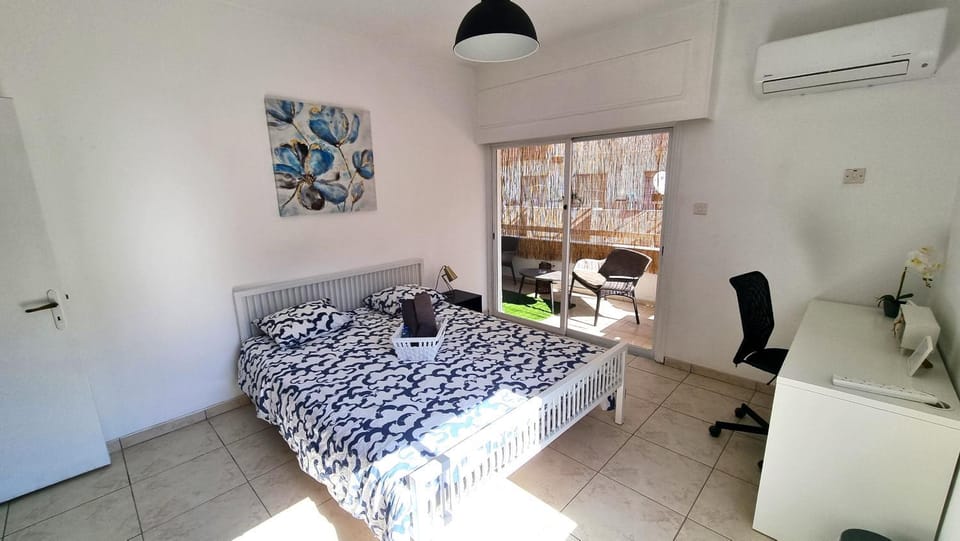 Bed, Photo of the whole room, Bedroom, hair dresser, air conditioner