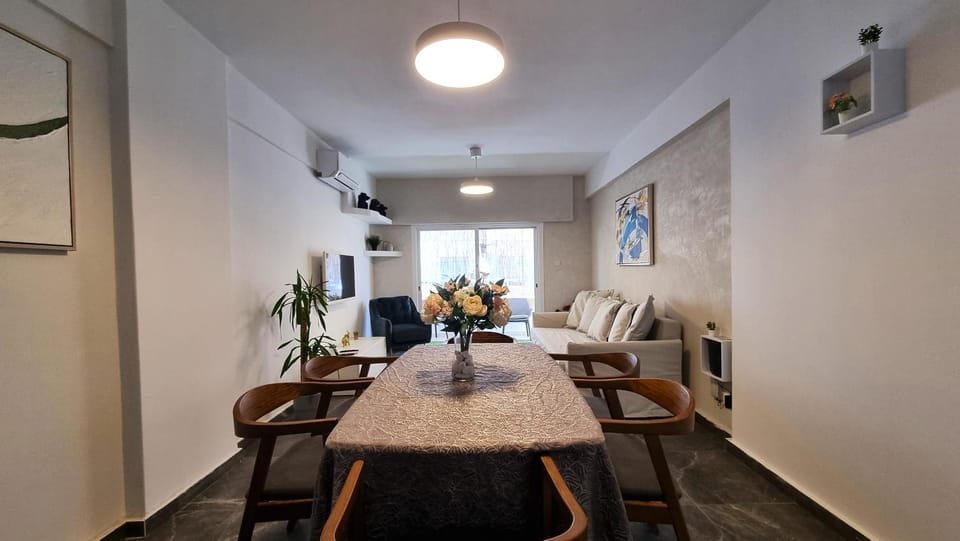 TV and multimedia, Living room, Seating area, Dining area