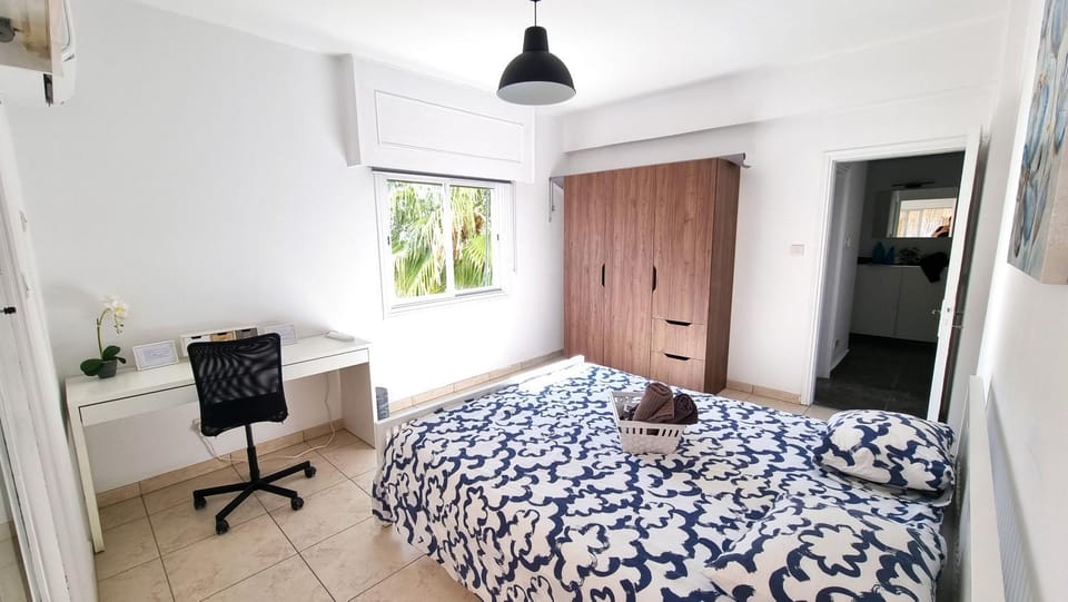 Bed, Photo of the whole room, Bedroom, hair dresser, wardrobe