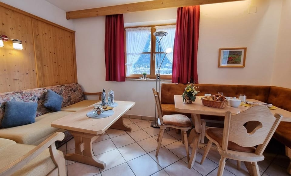 Julia -702- Apartment in Mittenwald