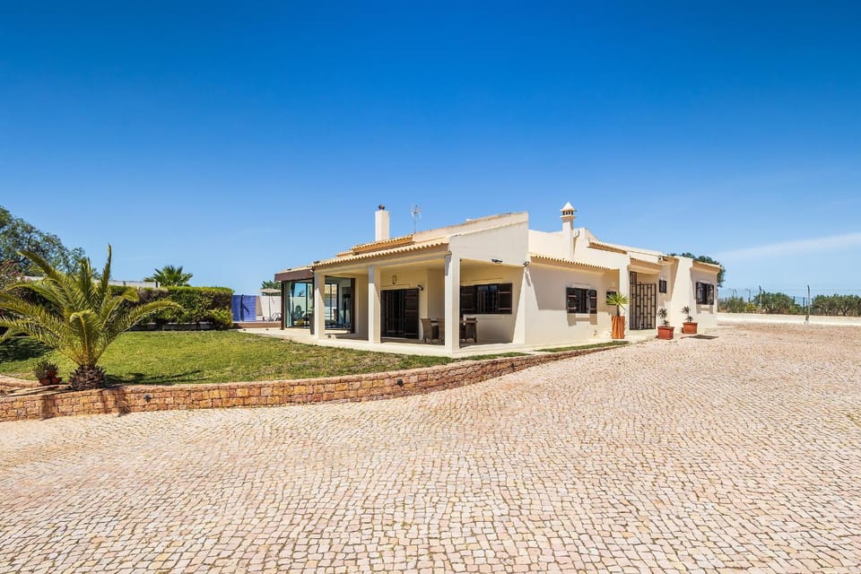 Property building, Facade/entrance, Off site