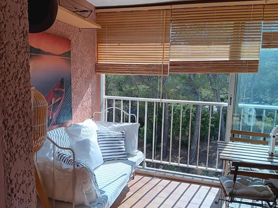 Day, View (from property/room), Balcony/Terrace, Balcony/Terrace, Living room