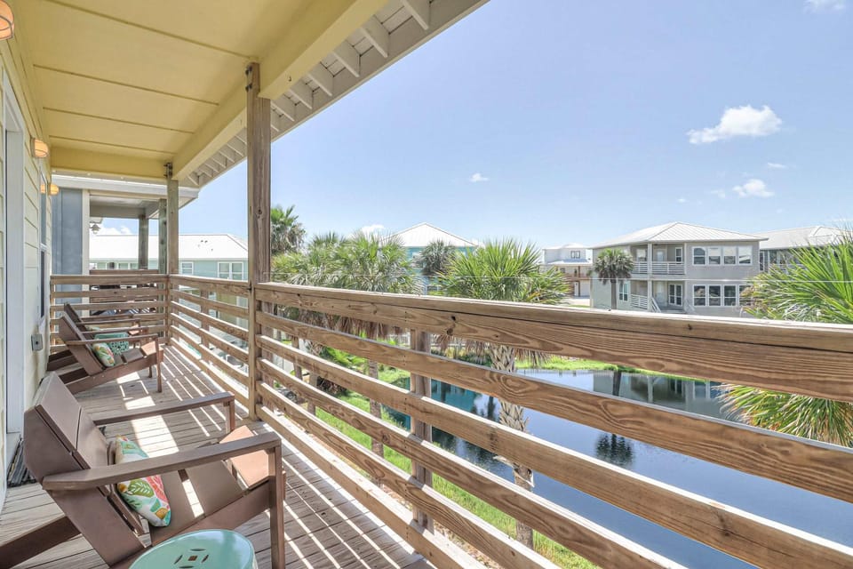 Sun Loungers Pool BBQ Balcony House in Port Aransas