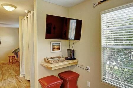 Spanish Village Cottage w private cabana House in Port Aransas