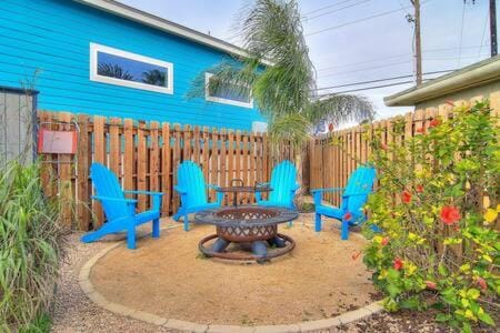 Spanish Village Sunshine Cottage House in Port Aransas