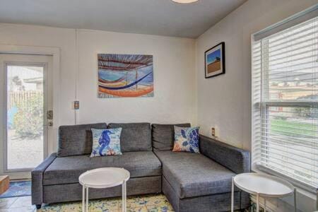 Spanish Village Sunshine Cottage House in Port Aransas