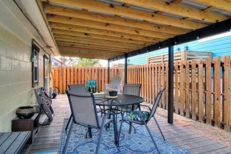 Spanish Village Sunshine Cottage House in Port Aransas