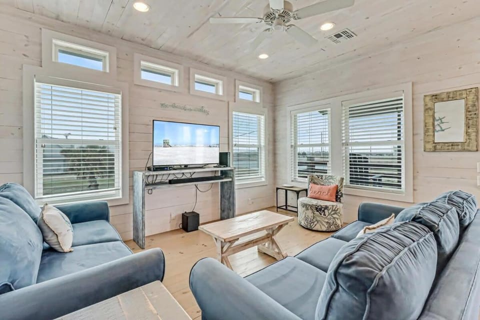 Stairway to Seven Private Pool Hammocks Patio House in Port Aransas