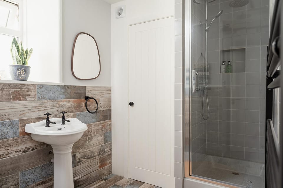 Ina's Cottage - Seasgair Lodges House in Portmahomack