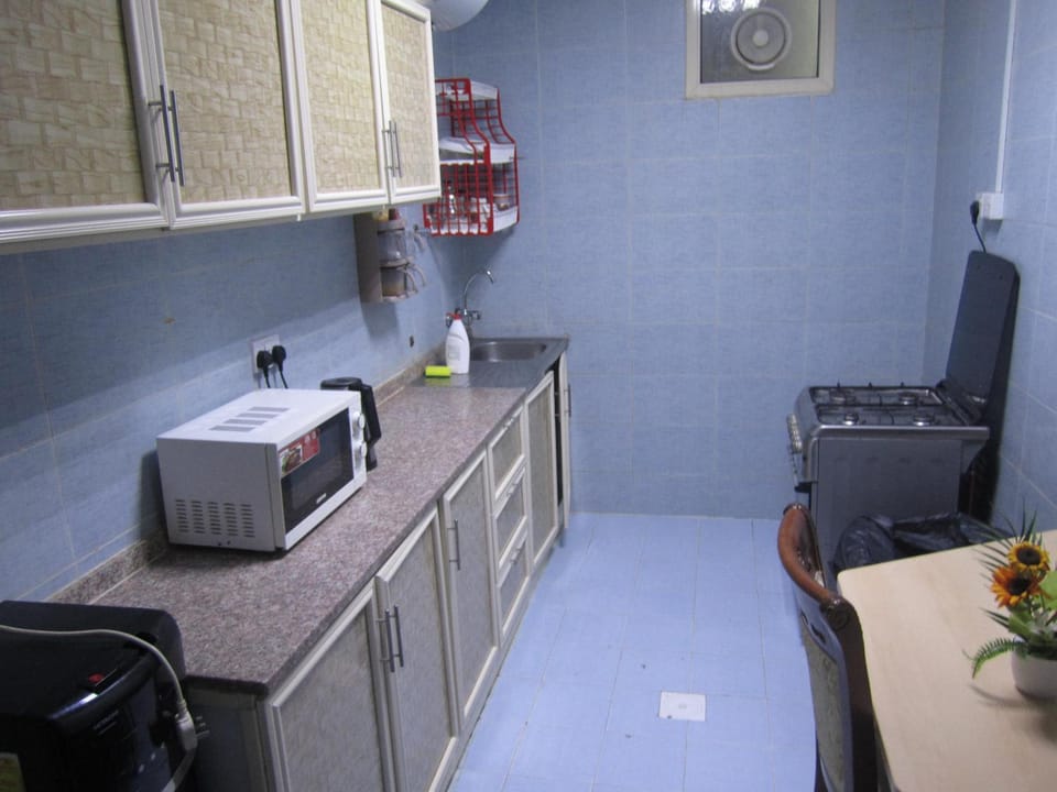 Kitchen or kitchenette, Dining area, minibar, oven