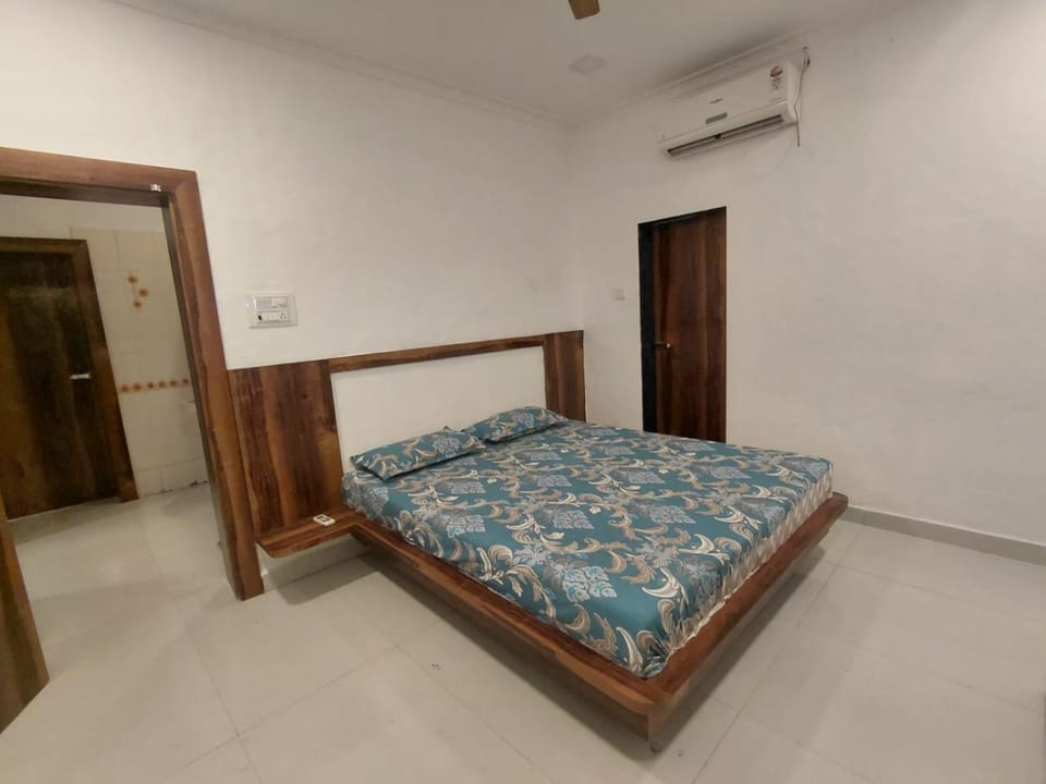 The White House Retreat Poolvilla House in Maharashtra