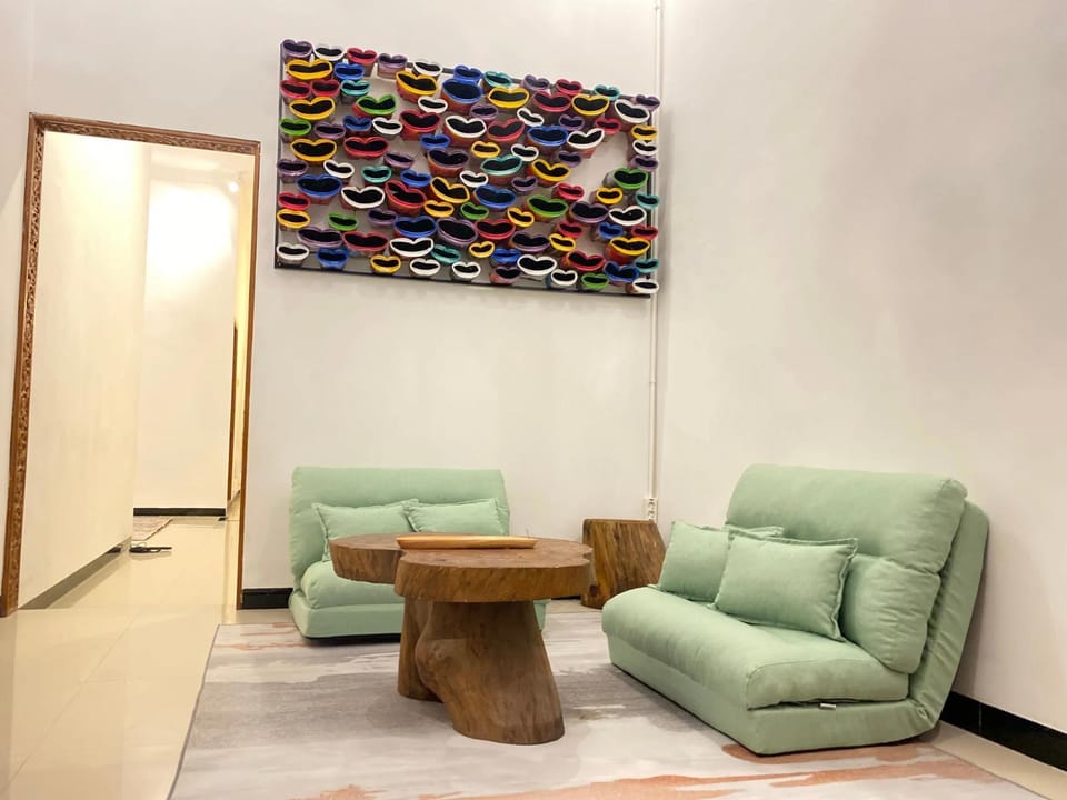 Communal lounge/ TV room, Living room, Seating area