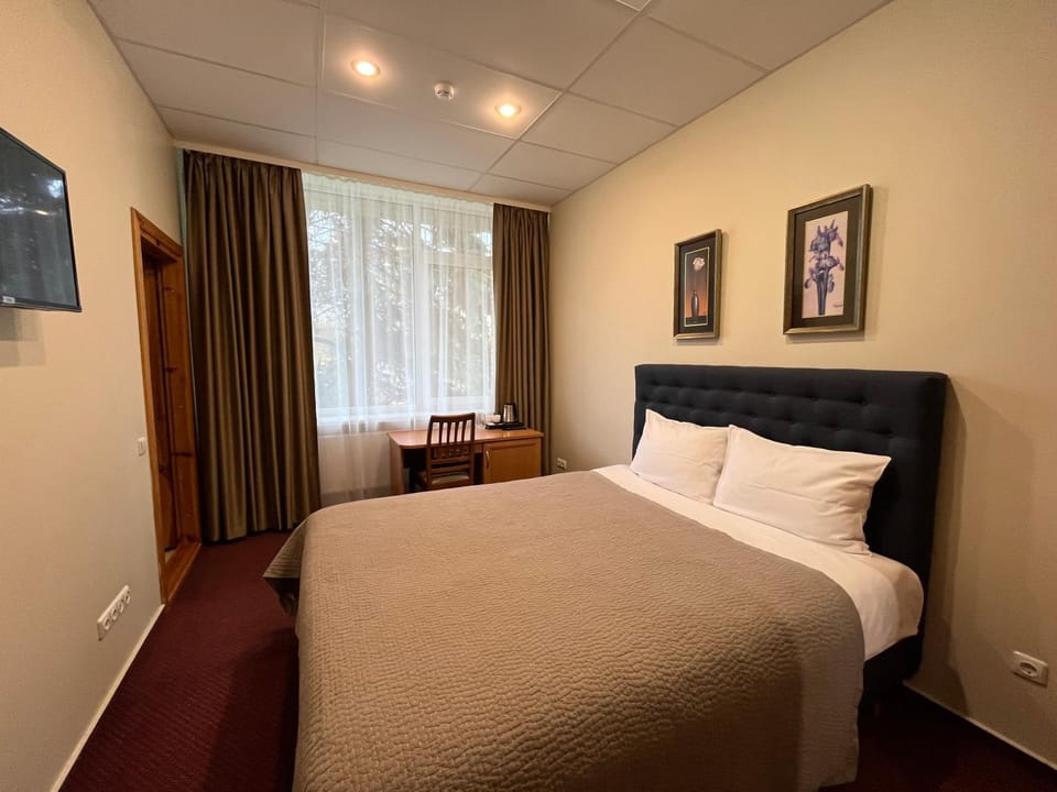 Bed, Photo of the whole room, Bedroom, hair dresser