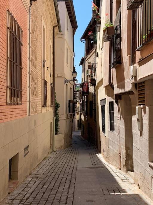 Neighbourhood, Street view
