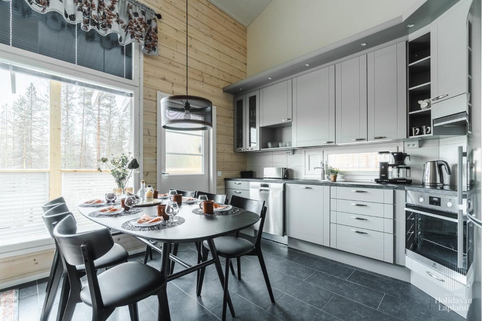 Coffee/tea facilities, Kitchen or kitchenette, Dining area, dishwasher, pet friendly, stove, toaster