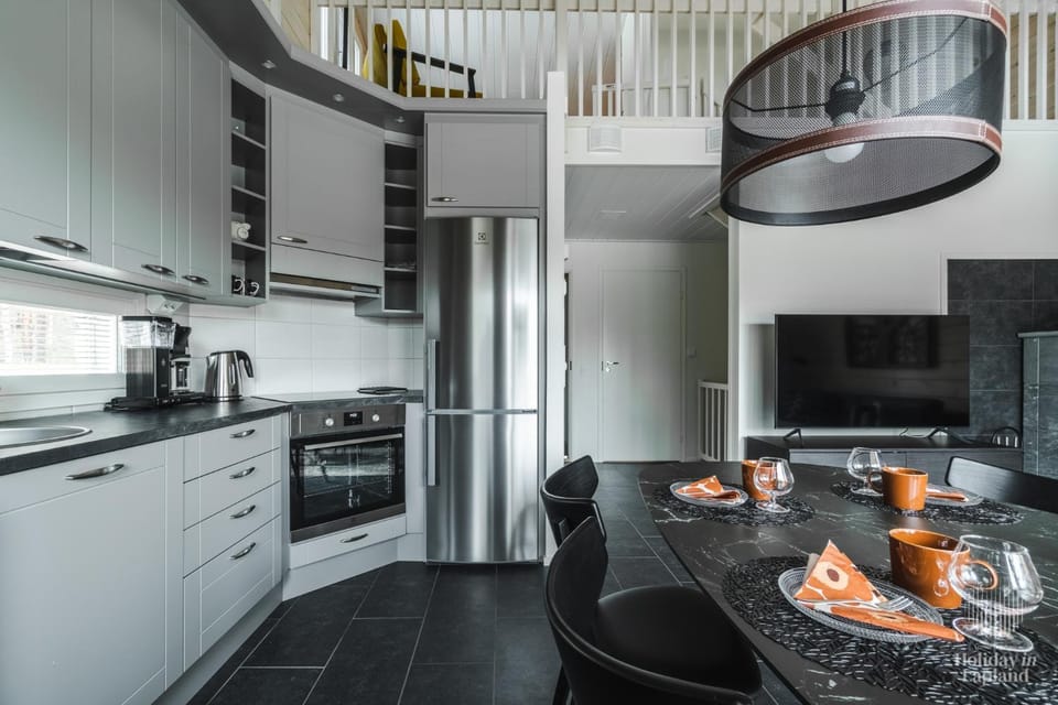 Dining area, pet friendly, stove