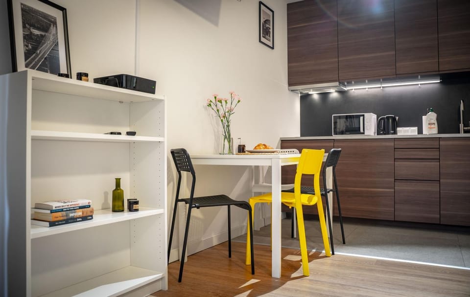 Kitchen or kitchenette, Dining area, minibar, pet friendly, stove