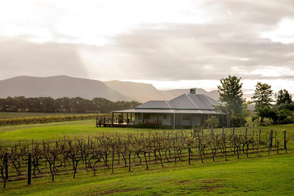 Hanging Tree Wines Nature lodge in Cessnock