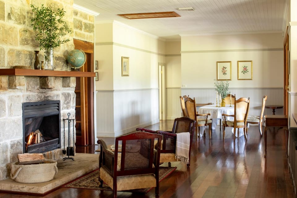 Hanging Tree Wines Nature lodge in Cessnock