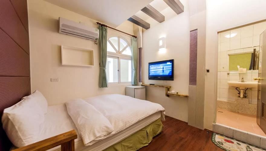 Toilet, Bed
