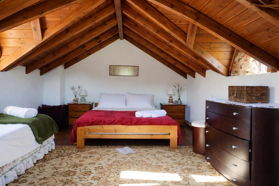 Bed, Photo of the whole room, Bedroom, towels