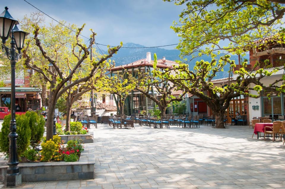 Nearby landmark, Day, Natural landscape, Mountain view, Location