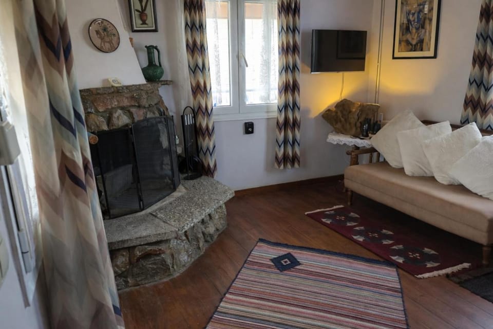 TV and multimedia, Living room, Seating area, Evening entertainment