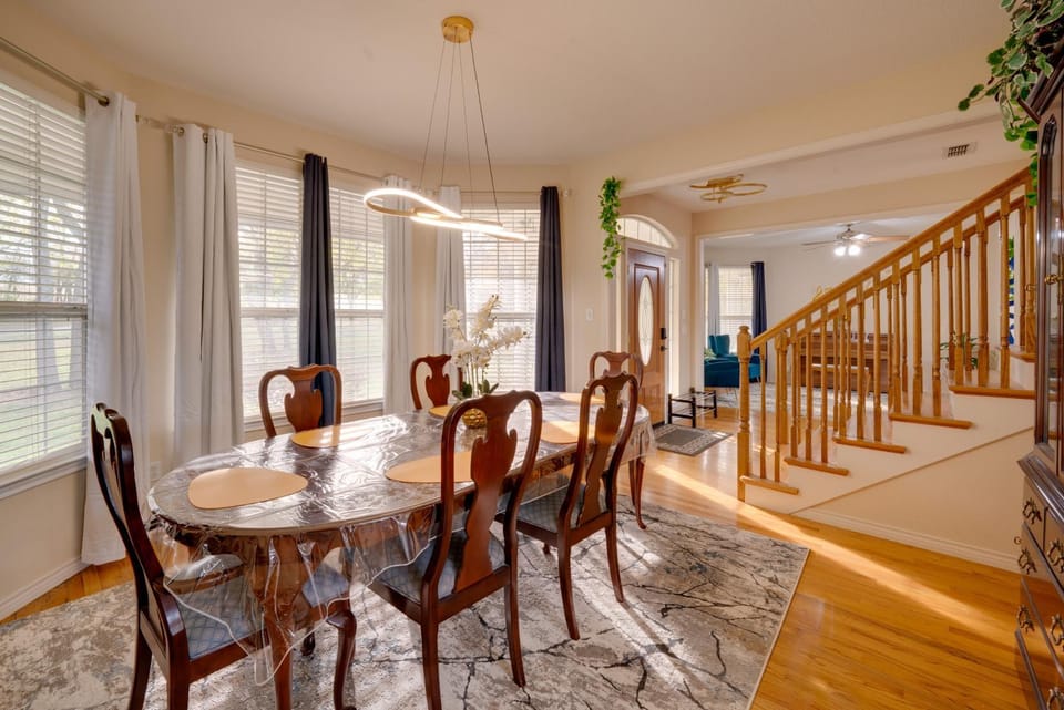 13 Mi to Dtwn McKinney! Family Getaway w/ Pool House in Anna