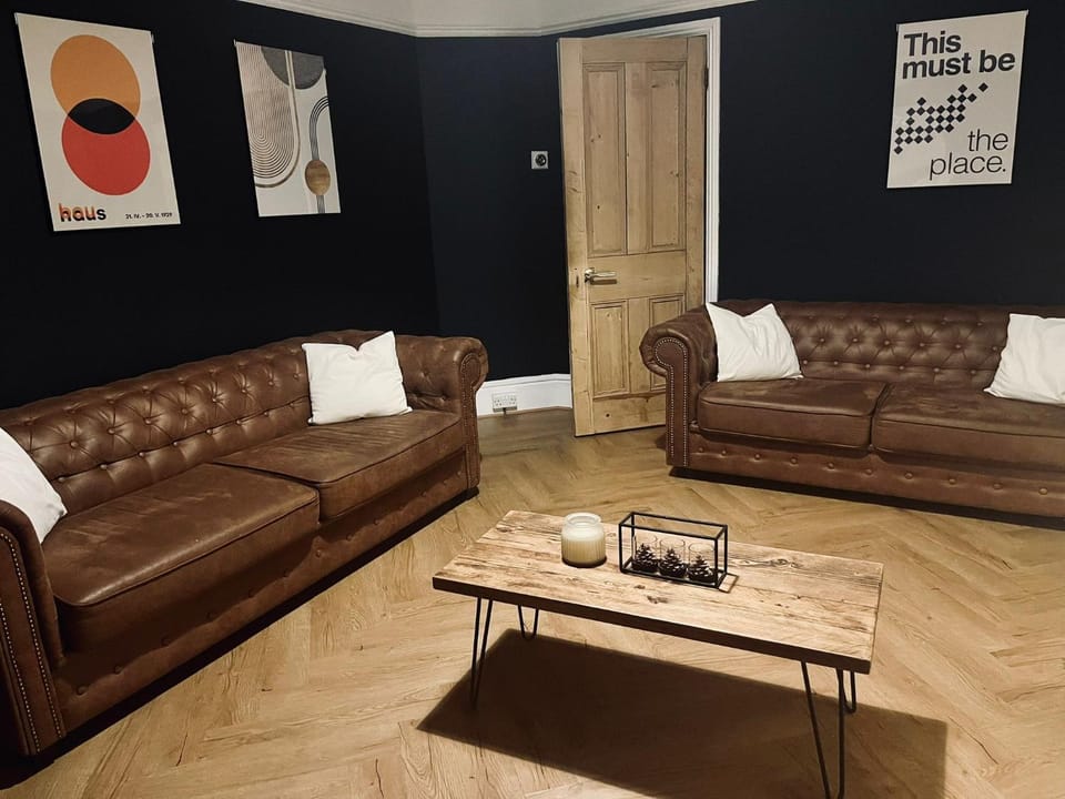 Beautiful 4 Bed Beach House - Pool table & Parking - By Tempstay House in Lowestoft